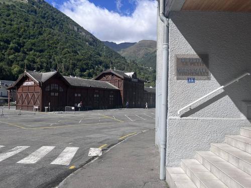 Studio central avec parking gratuit près des télécabines - FR-1-812-83