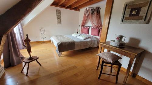 Кровать или кровати в номере Le Gite de Cabanac - 4 étoiles