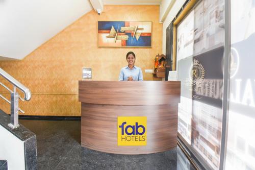 Oaspeți care stau la FabHotel Royal Suits - Nr Mahadji Shinde Chhatri
