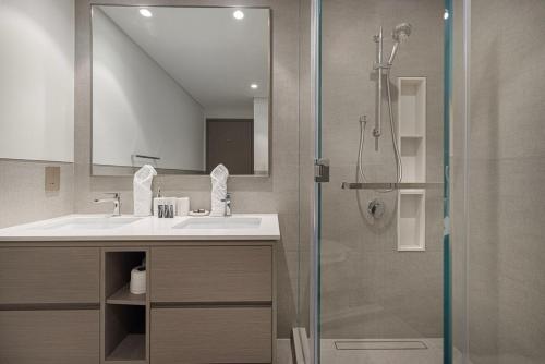 Un baño de NEW LUX High Floor Burj Views