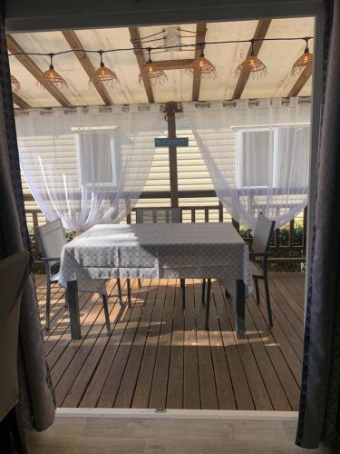 Au Petit Bonheur