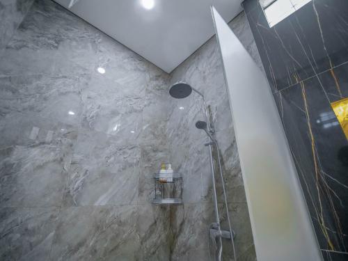 a bathroom with a shower with a shower head at Villa Griya Anyar Ubud in Ubud