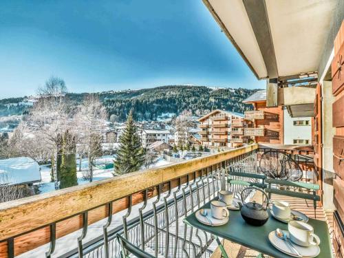 Charmant T2 + cabine, proche pistes et centre, balcon, cheminée, WIFI, parking, 4-5 pers.