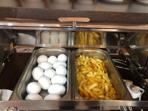 Jídlo v hotelu nebo okolí