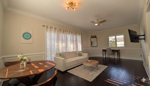 a living room with a couch and a table at La Casa Hotel in Fort Lauderdale