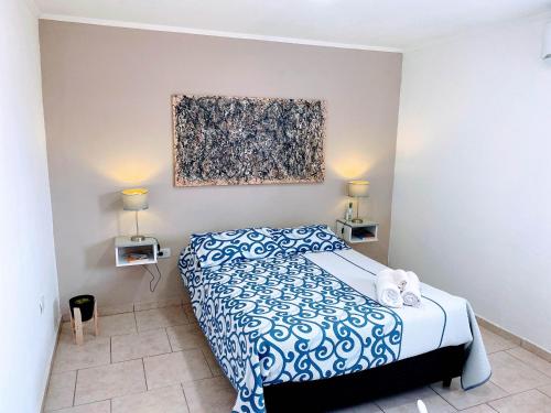 Una cama o camas en una habitación de Hermosa Casa En El Centro de San Rafael