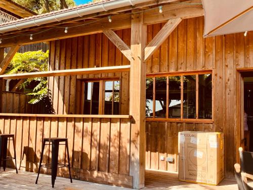 Tòa nhà nơi nhà khách tọa lạc