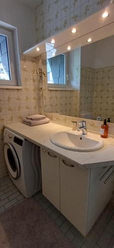 a bathroom with a sink and a washing machine at Ferienwohnung Naturblick in Bad Mitterndorf