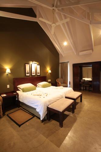 a large bedroom with a large bed in a room at Perry's Bridge Hollow Boutique Hotel in Hazyview