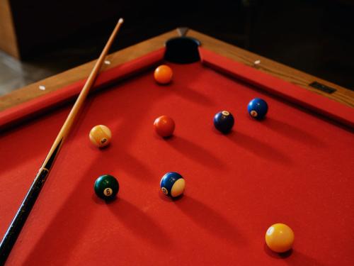 Biliár nebo kulečník v ubytování Hotel Ploberger