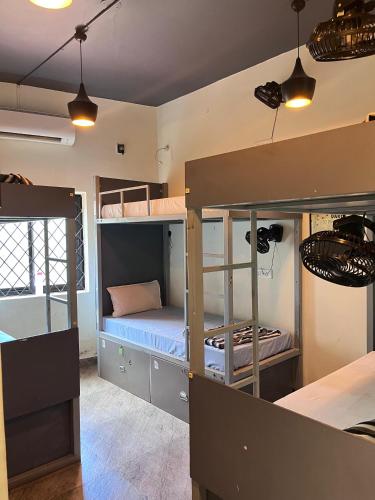 Una cama o camas en una habitación de Seeya Heritage Hostels