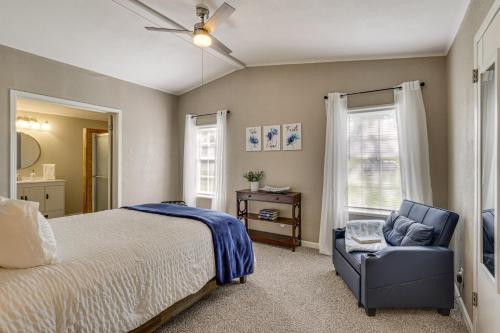 Katil atau katil-katil dalam bilik di Boat Truman and Lake of the Ozarks Country Getaway!