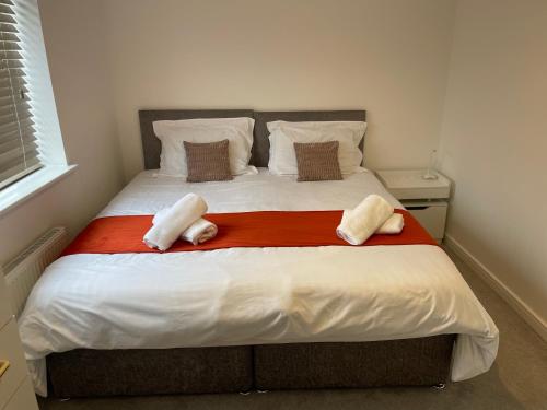 Кровать или кровати в номере 2 bedroom house in Glebe farm