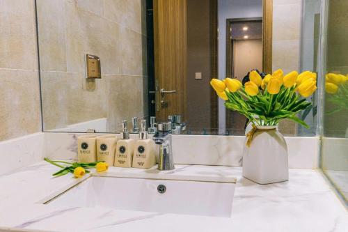 Bilik mandi di Villa Centrel FLC Sầm Sơn Vị Trí Gần Bãi Biển