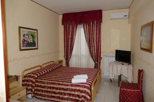 Hotel L'Ulivo tesisinde bir odada yatak veya yataklar