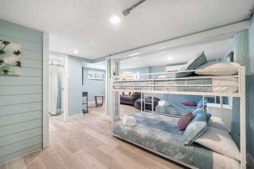 a room with two bunk beds in a house at Cozy beach bungalow close to ocean with large yard in Galveston