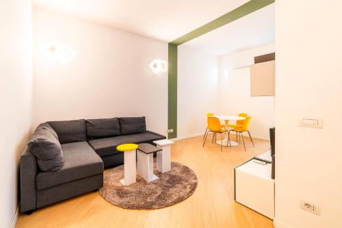 Roncaglia 25, Milano
