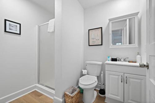 Ванная комната в Historic Loft in the Heart of Downtown Galveston