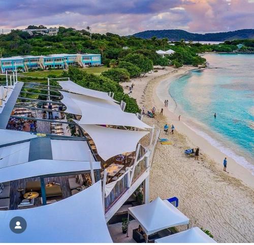 Galeriebild der Unterkunft Sapphire Beach- Island time! in East End