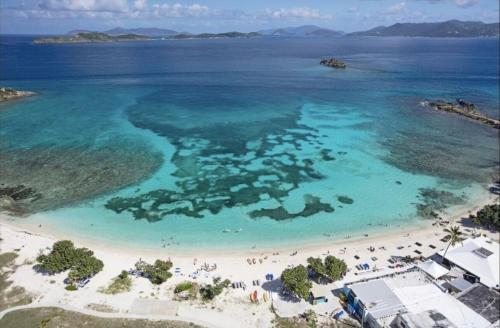 Galeriebild der Unterkunft Sapphire Beach- Island time! in East End