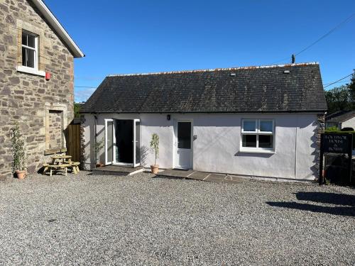 Το κτήριο όπου στεγάζεται  η παραθεριστική κατοικία