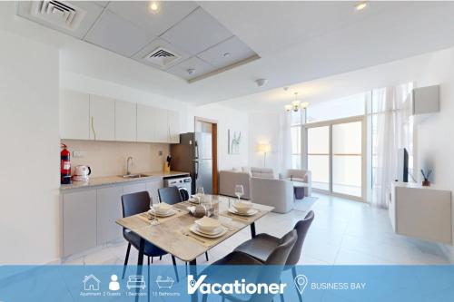 Vacationer Holiday Homes l Elegant 1 Bed 19th Floor I Business Bay I Steps to the Canal