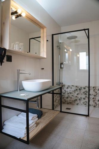 a bathroom with a sink and a shower at El Ciervo in Villaciervos