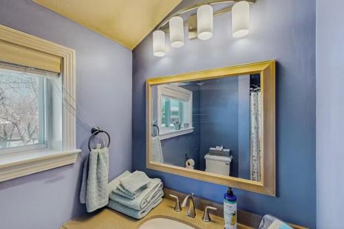 Koupelna v ubytování Pine Tree Trail Lodge