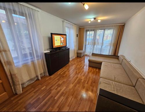 Uma TV ou centro de entretenimento em Dendro House