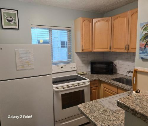 Gambar di galeri bagi Cozy island apartment di Pompano Beach
