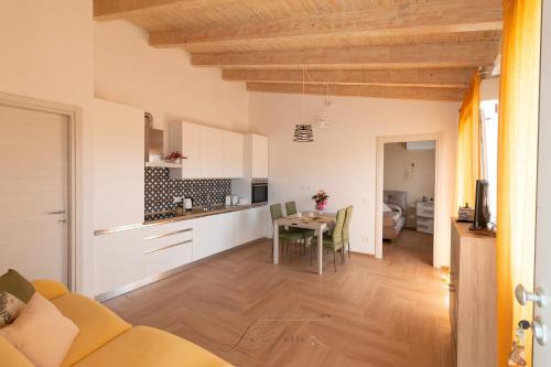 Kuchyň nebo kuchyňský kout v ubytování Lu Furru Apartments