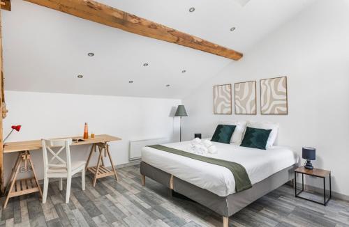 a white bedroom with a bed and a desk at Le Rooftop Loft premium 3 chambres avec terrasse & parking en centre-ville de Saint-Étienne in Saint-Étienne