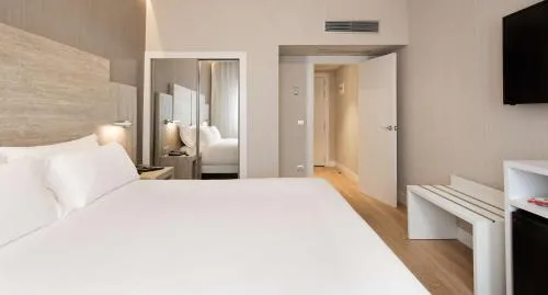 NH Madrid Chamberí photo 3