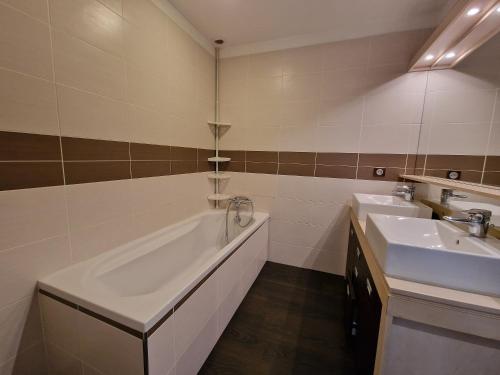 Koupelna v ubytování La Glycine