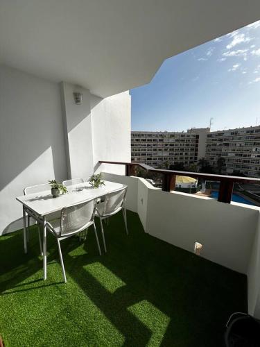 Modern spacious 3 bedroom apartment In Playa Del Ingles
