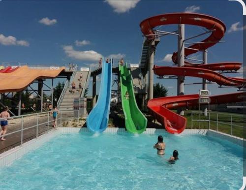 Bazén v ubytování Apartmán Pipi Holiday Village 8A nebo v jeho okolí
