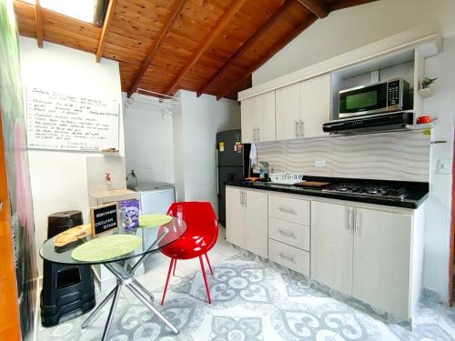 Kuchyň nebo kuchyňský kout v ubytování Acogedor apartamento cerca al tranvía 301