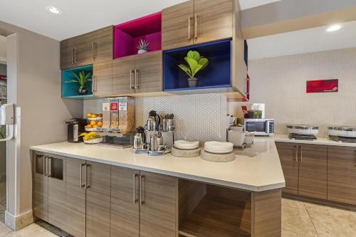 Η κουζίνα ή μικρή κουζίνα στο Best Western Plus West Edmonton