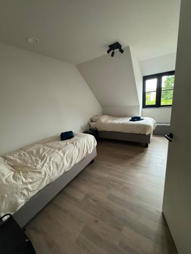 Giường trong phòng chung tại Maison frère