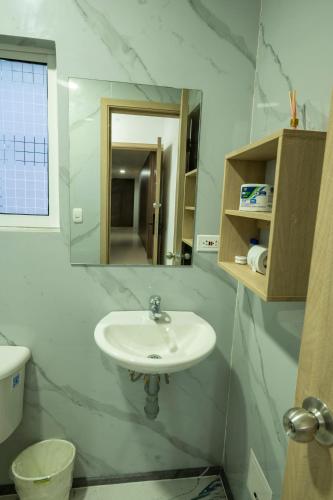 a bathroom with a sink and a mirror at Hotel Serenity Inn in Cartagena de Indias