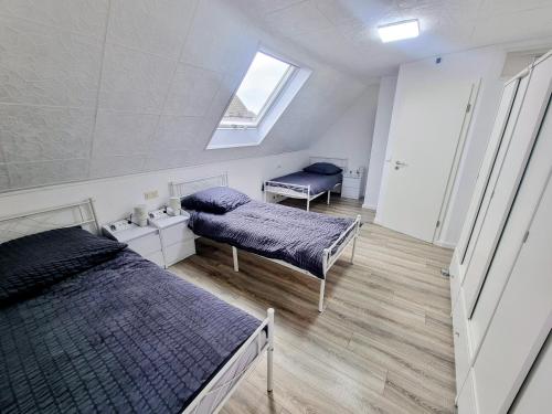 Ένα ή περισσότερα κρεβάτια σε δωμάτιο στο Strabon Haus