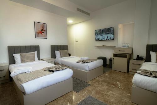 Giường trong phòng chung tại فندق قصر الياقوت