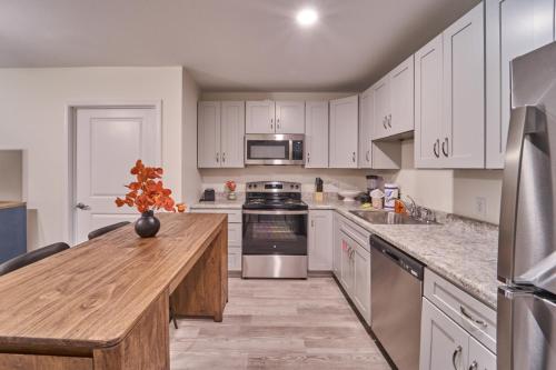 Kuchyň nebo kuchyňský kout v ubytování The Ruby 308 By Avada Properties