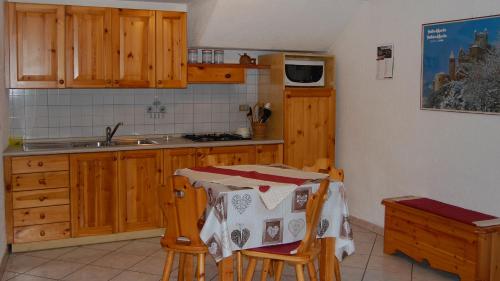 a kitchen with a table and a sink at Case Gran Paradiso Rhemes Saint Georges Vieux in Rhemes-Saint-Georges