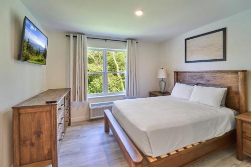 a bedroom with a large bed and a window at The Ruby 313 By Avada Properties in Pigeon Forge