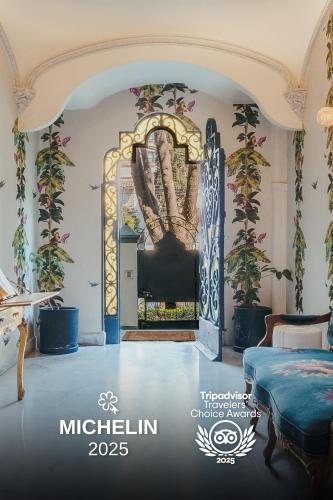 a room with a bed and a large doorway at Pug Seal Polanco Allan Poe in Mexico City