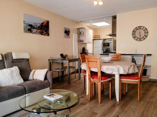 a living room with a couch and a table at Le City, centre ville, Wifi petit parking linge de maison fournis in Vannes