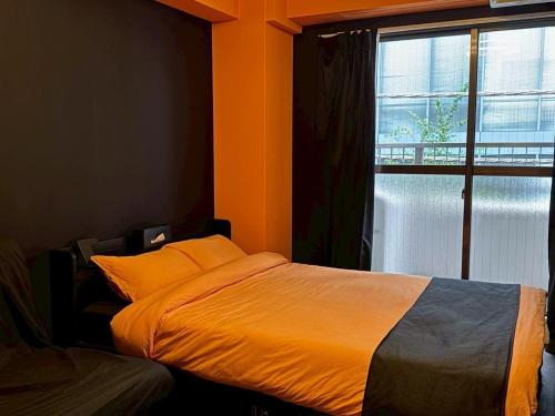 a bed in a room with a window and a bed sidx sidx sidx at Dai2 Narumitsu Building 301 - Vacation STAY 29234v in Tokyo