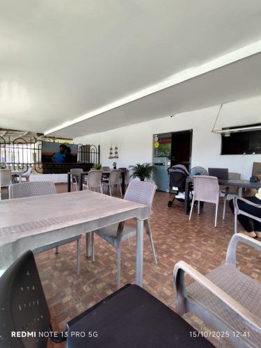 a dining room with tables and chairs in a room at Hotel Madeleine Inn Sede Sur in Barranquilla