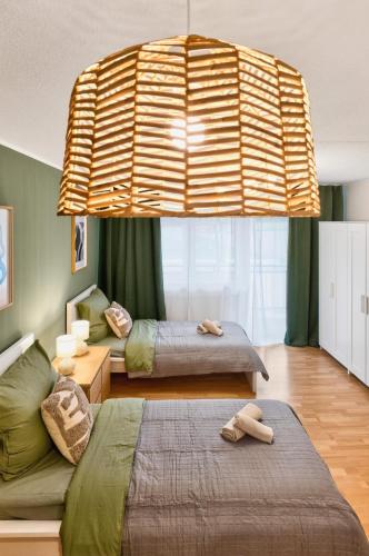 a bedroom with two beds and a large chandelier at NEW Apartment Tina- 2-Zimmer, 4 Einzelbetten, Parkplatz in Buchen